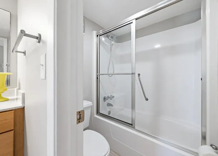 Holiday home Edgewater 82- Floor To Ceiling Glass Doors *