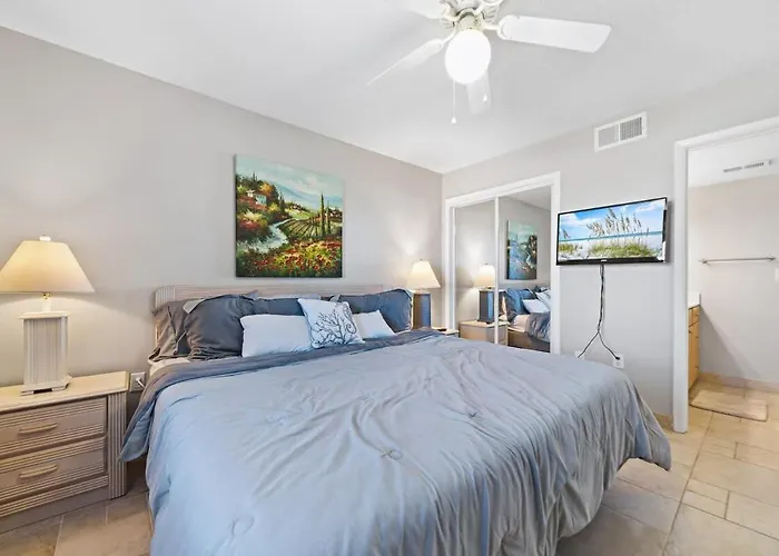 Holiday home Edgewater 82- Floor To Ceiling Glass Doors *